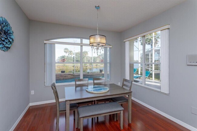 Building Photo - 1703 Golfview Dr