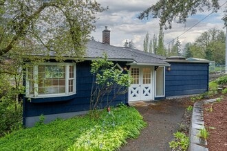 Building Photo - THREE BEDROOM THREE BATH ON ONE HALF ACRE IN KELSO