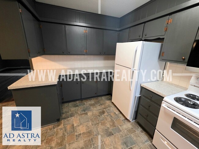 Building Photo - 208 Brookside Dr