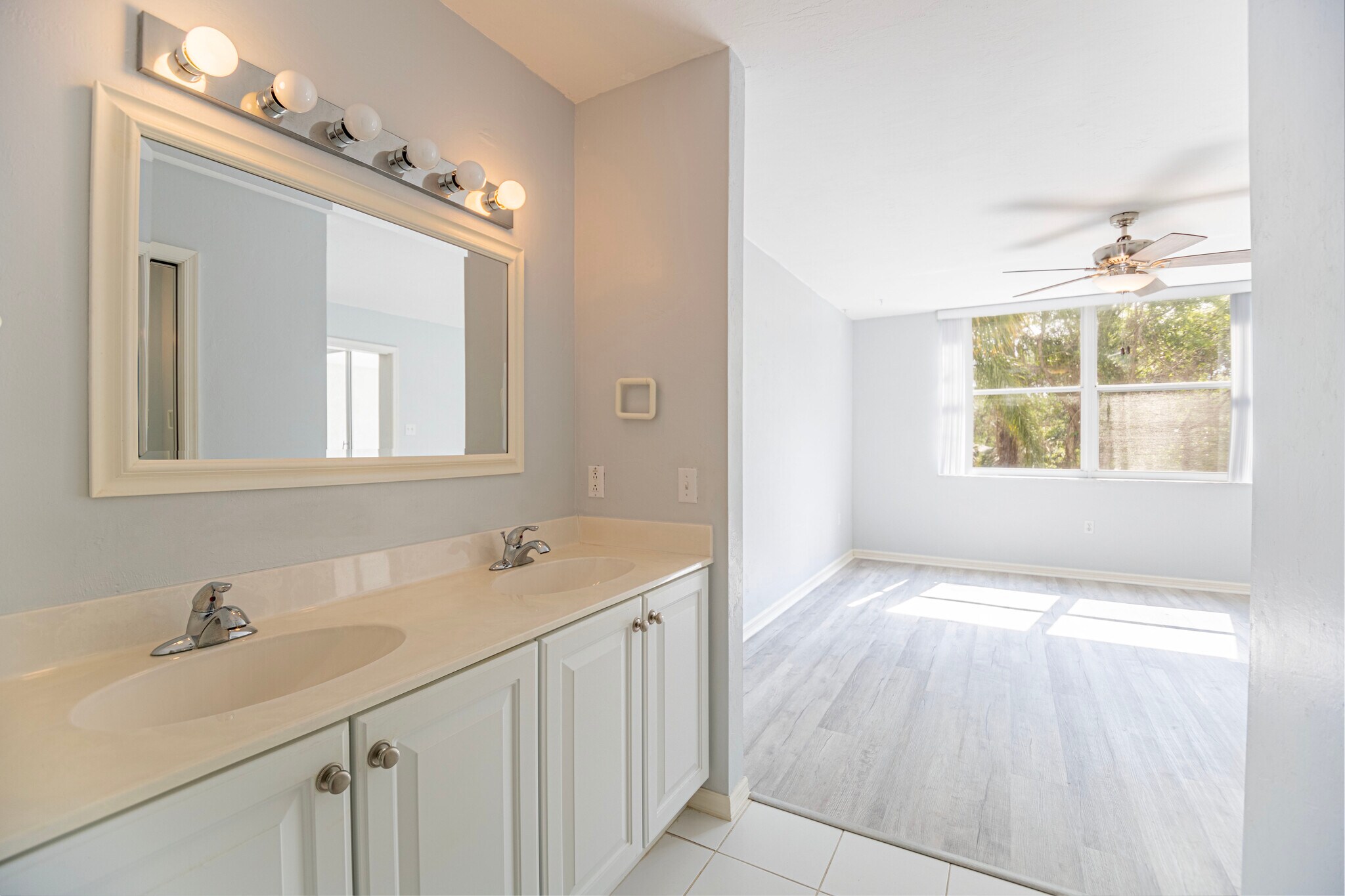 PRIMARY EN SUITE WITH WALK IN CLOSET - 290 Naples Cove Dr