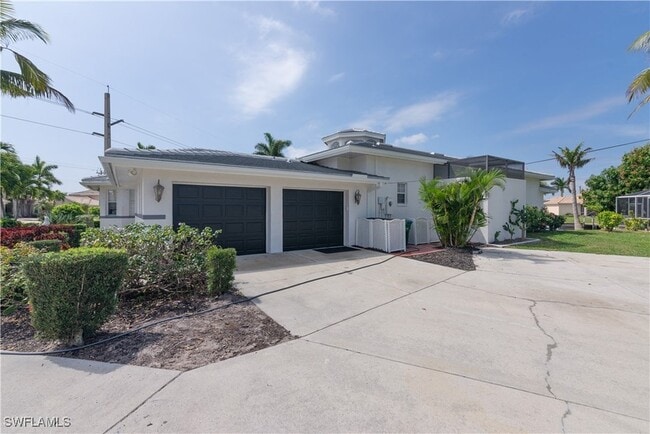 Building Photo - 2417 Cape Coral Pkwy W