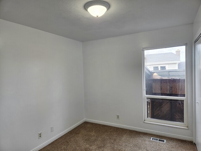 Building Photo - 1968 E 5850 S