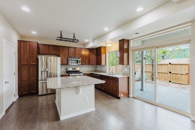 Building Photo - 2656 Champagne Ave