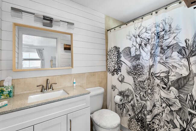 Building Photo - 1605 Treemont Ave