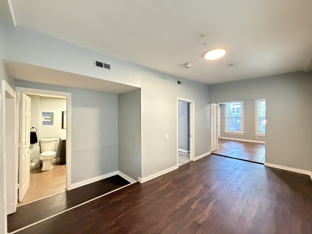 Building Photo - 3503 W Dickens Ave