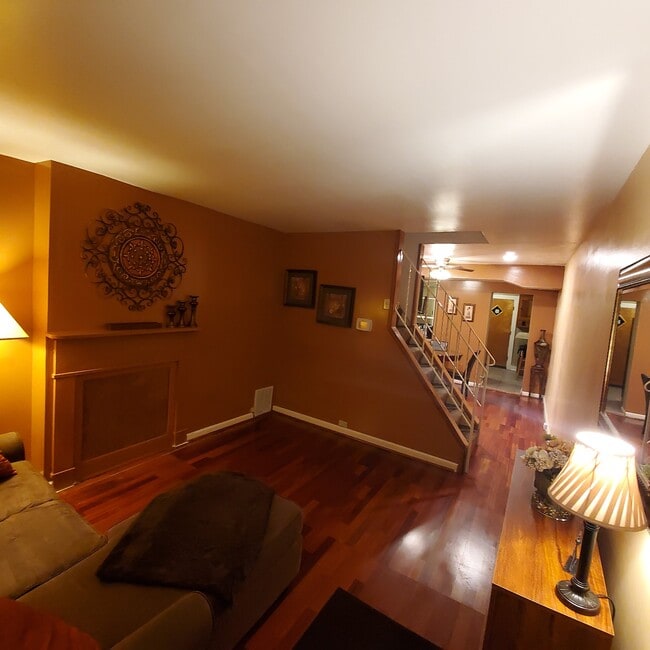 Building Photo - 1222 N Spring St