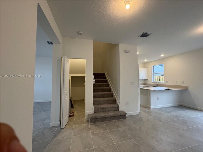 Building Photo - 2622 SE 27th Ct