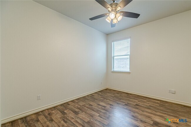 Building Photo - 124 Mary Max Cir