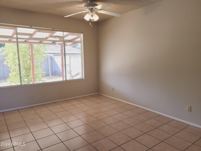 Building Photo - 8425 E Crestwood Way