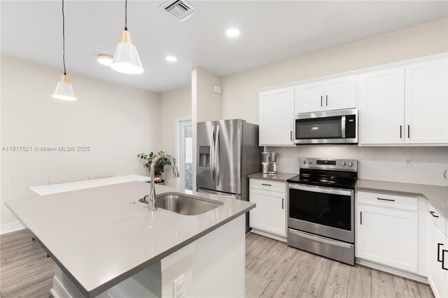 Building Photo - 2917 Olivia Ave