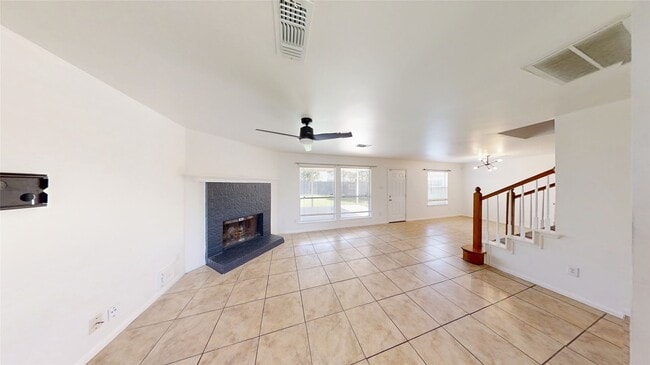 Building Photo - 19946 Sycamore Valley Dr