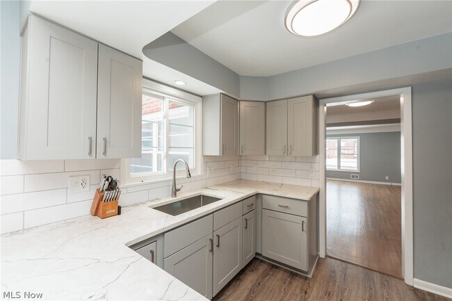 Building Photo - 2539 Warrensville Center Rd