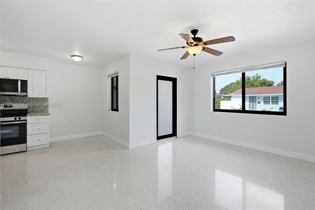 Building Photo - 2625 SW 29th Ave
