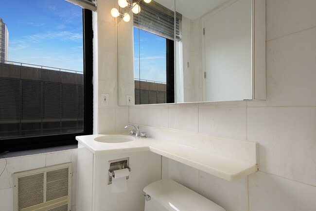 Building Photo - 161 W 61st St