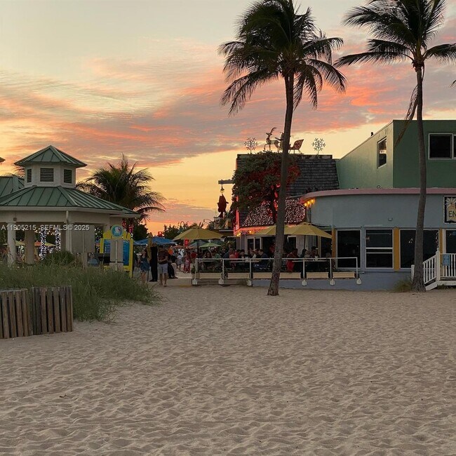 Building Photo - 2421 NE 65th St