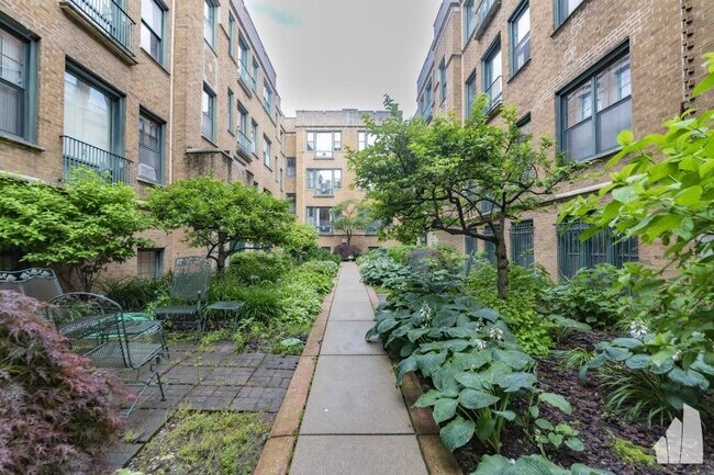Building Photo - 2 bedroom in Chicago IL 60626
