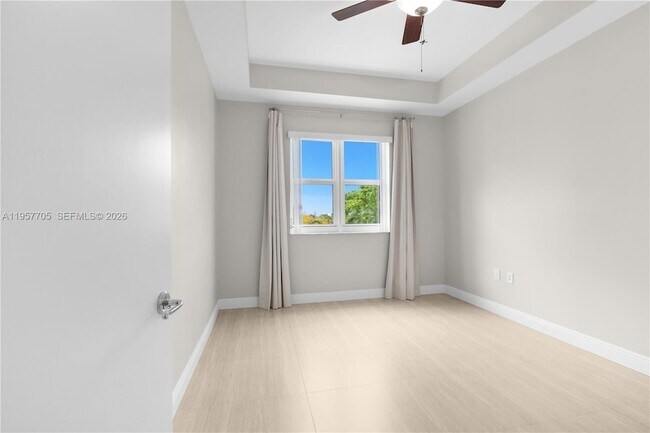 Building Photo - 20000 E Country Club Dr