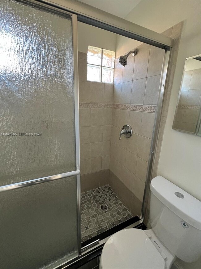 Building Photo - 11383 Lakeview Dr