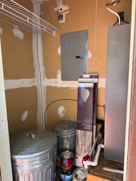 Building Photo - 1008 Barry Ct