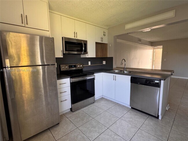 Building Photo - 910 Constitution Dr