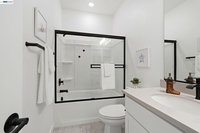 Building Photo - 1550 Plumas Dr