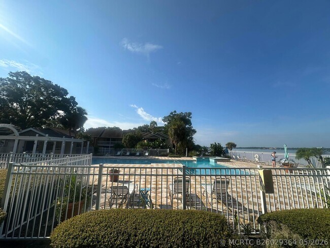 Building Photo - 225 S Tropical Trail