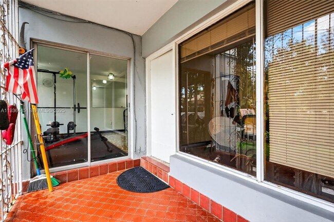 Building Photo - 135 South Dr