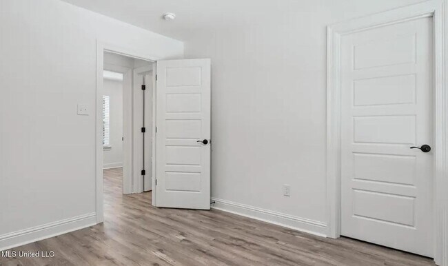 Building Photo - 917 Motsie Rd