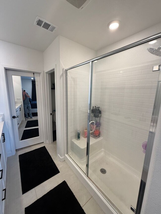 Building Photo - New Construction Town Home