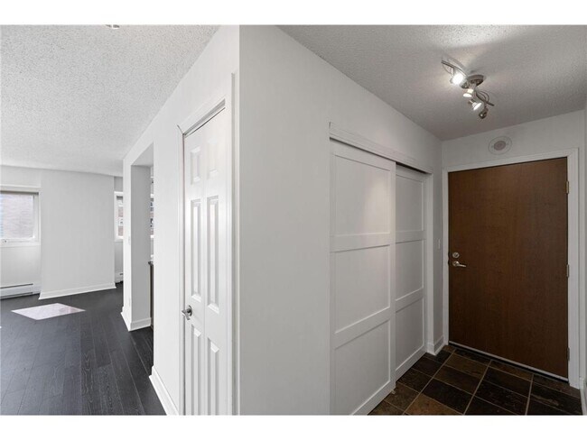 Building Photo - 433 S 7th St