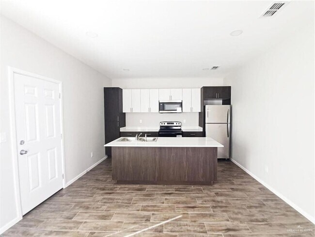Building Photo - 811 E Starr Rd