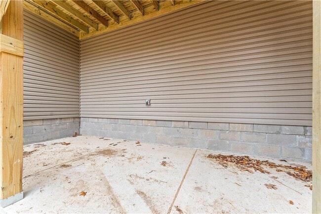 Building Photo - 16 Celtic Dr