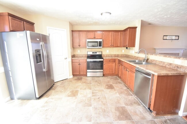 Building Photo - 3 bedroom 2.5 Bath Home with Loft- No Pets