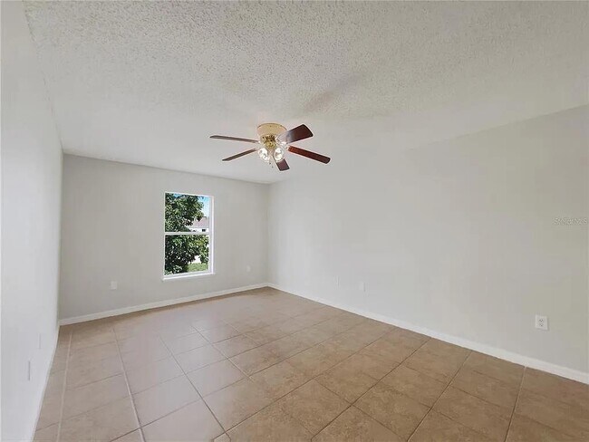 Building Photo - 1725 Sunset Ridge Dr