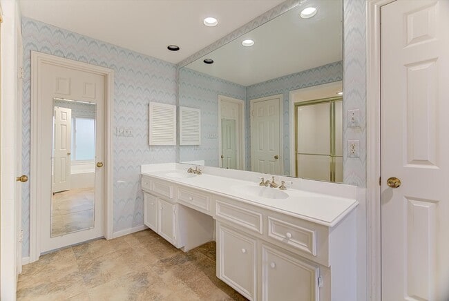 Building Photo - 3647 Marywood Dr