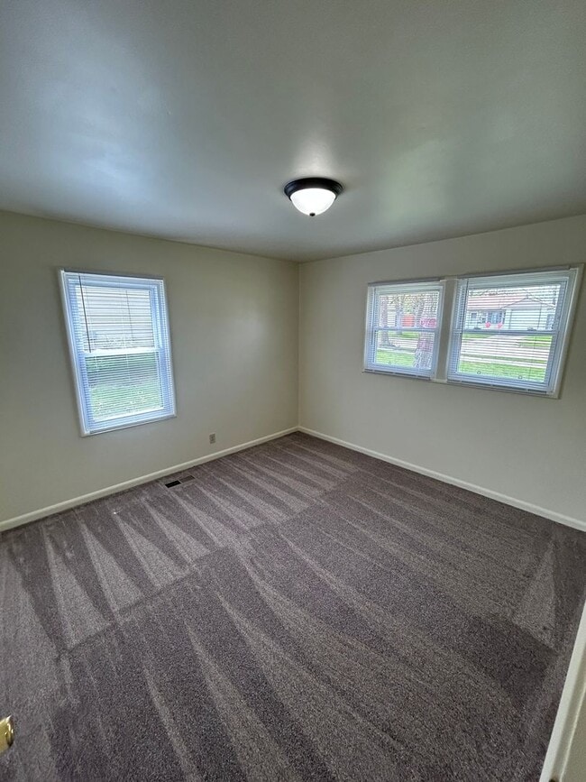 Building Photo - 2 Bedroom Single Family Home