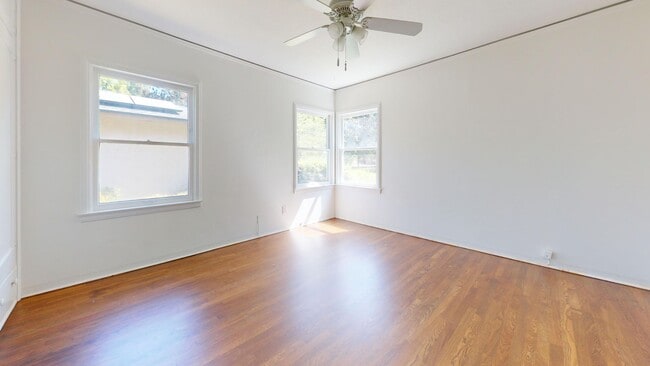 Building Photo - 1481 N Adoline Ave