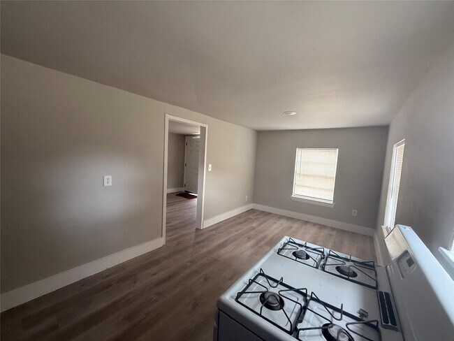 Building Photo - 7010 Corsicana St