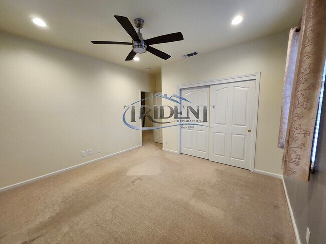 Building Photo - 4 bedroom 3 bath near schools and parks