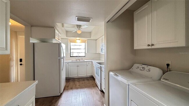 Building Photo - 3677 Longmeadow Dr