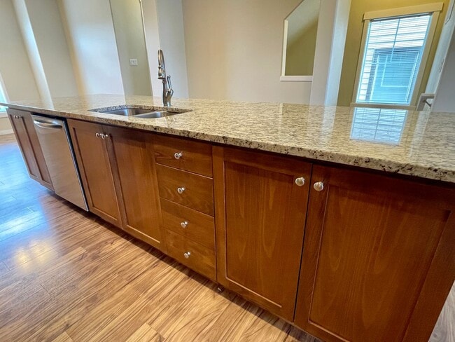 Building Photo - Villebois Townhome with Access to the Sparrow Creek Community Center