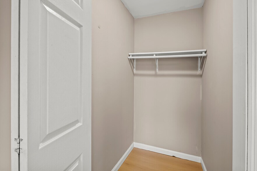 Building Photo - 113 E Main St