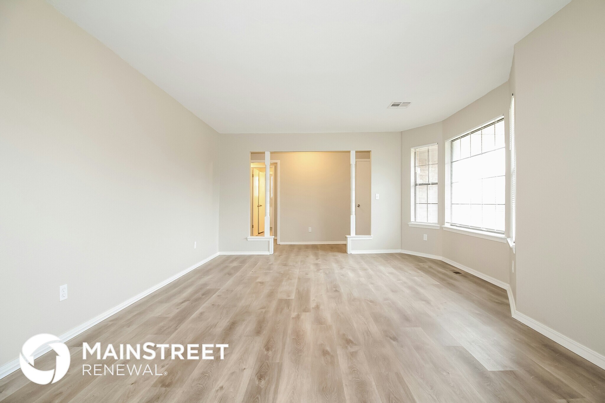 Building Photo - 5513 Cloverlawn Dr