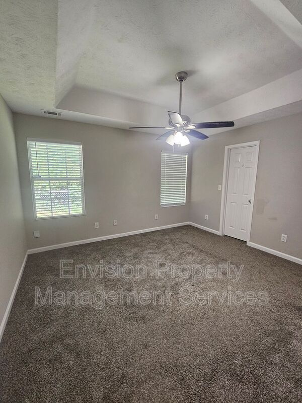 Building Photo - 479 Lakeshore Dr