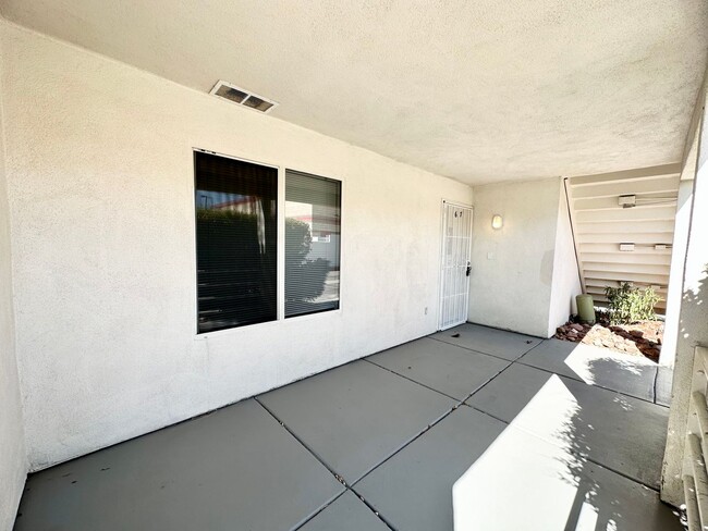 Building Photo - Great 2 Bedroom Condo in Gated Community w...