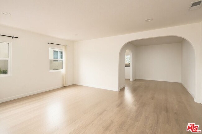 Building Photo - 4540 Catalpa St