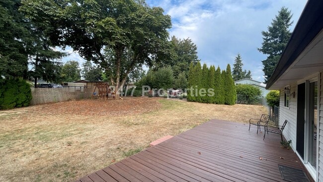 Building Photo - 3 BD | 2 BA Single-Level Home on Sprawling...