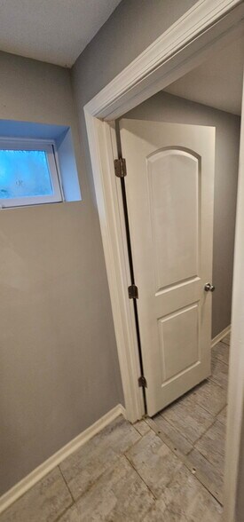 Building Photo - 132 Chesterfield Ave