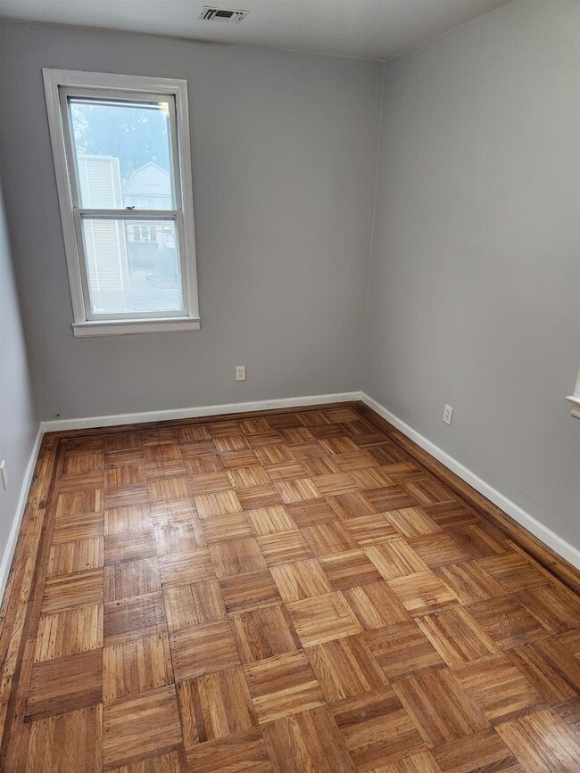 Building Photo - 57 Condict St