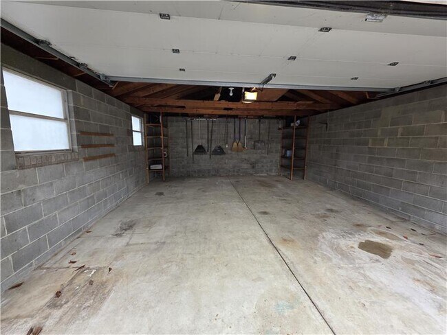 Building Photo - 28 E Jeffrey Pl